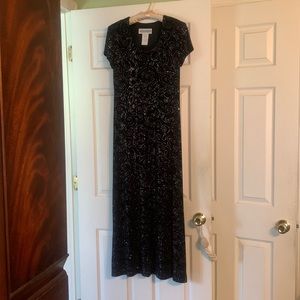 Formal. Dress. Maxi. Black with silver. Short sleeve